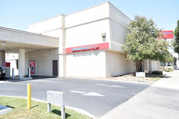 Bank of America-Hanford, CA: 180 N Redington St, Hanford, CA 93230